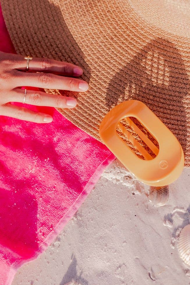 Mango for it! Large Flat Round Hair Clip